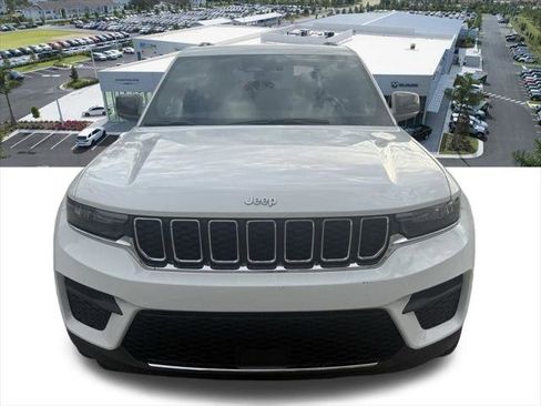 Certified 2025 Jeep Grand Cherokee Laredo image 10