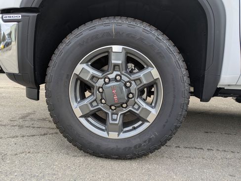 New 2026 GMC Sierra 2500 SLT image 11