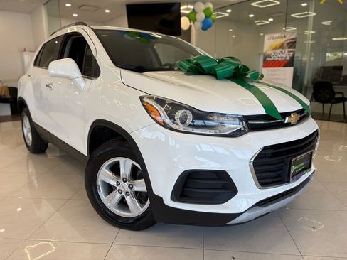 Used 2019 Chevrolet Trax LT w/ LT Convenience Package AWD/4WD image 3
