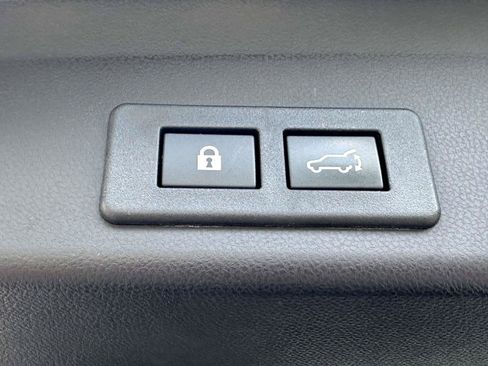 Used 2022 Subaru Ascent Premium w/ Convenience Package AWD/4WD image 9