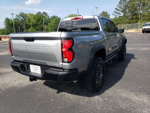 Used 2024 Chevrolet Colorado ZR2 w/ ZR2 Convenience Package III AWD/4WD image 3