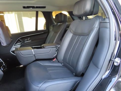 Used 2025 Land Rover Range Rover Long Wheelbase Autobiography image 22