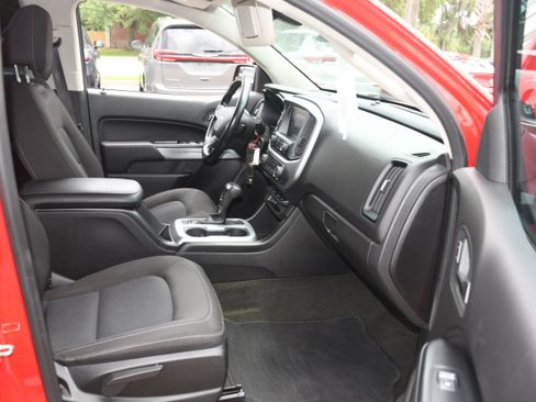 Used 2017 Chevrolet Colorado LT w/ LT Convenience Package RWD image 19