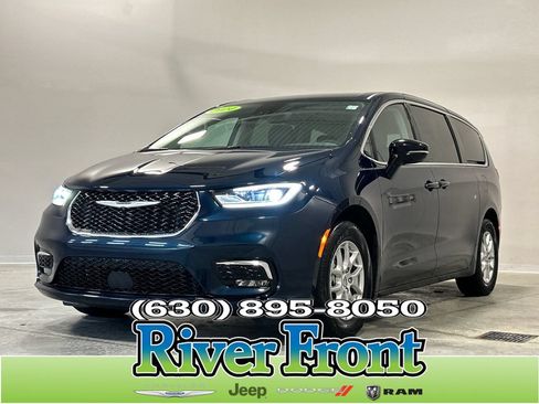 Used 2024 Chrysler Pacifica Touring-L FWD image 1