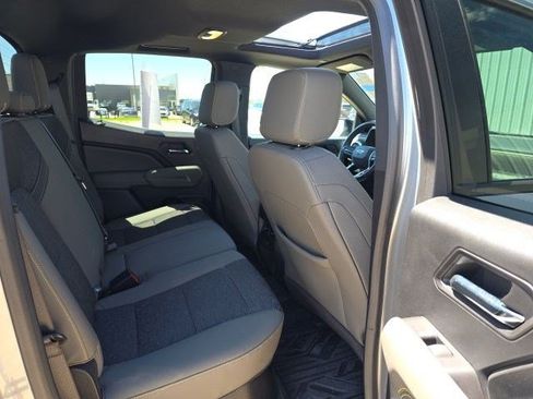 Used 2024 Chevrolet Colorado ZR2 w/ Technology Package AWD/4WD image 12