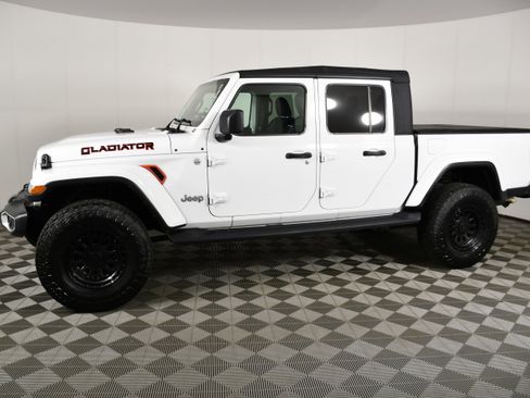 Used 2021 Jeep Gladiator Overland AWD/4WD image 9