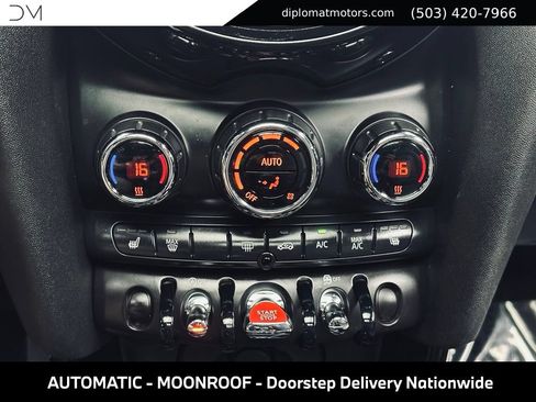 Used 2019 MINI Cooper 4-Door Hardtop w/ Signature Upholstery Package FWD image 38