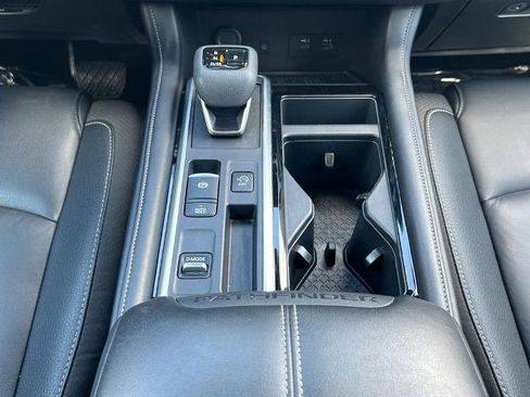 Certified 2025 Nissan Pathfinder SL FWD image 11