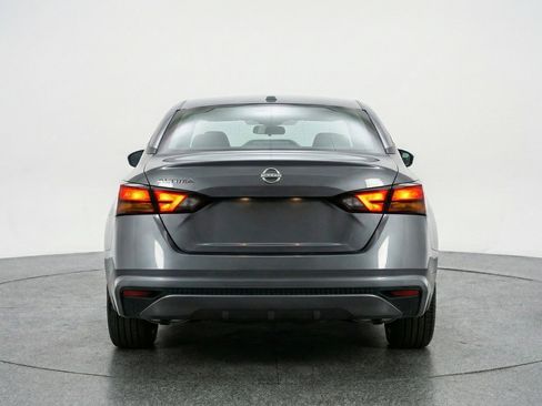 Used 2025 Nissan Altima 2.5 SV image 7