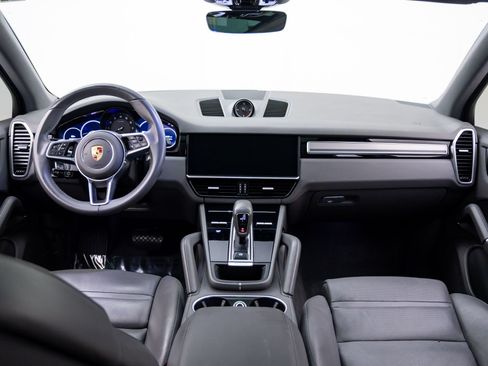 Certified 2023 Porsche Cayenne Platinum Edition AWD/4WD image 11