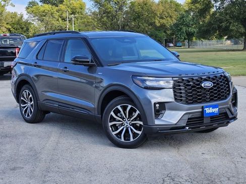 New 2025 Ford Explorer ST-Line image 2