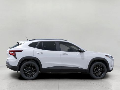 New 2026 Chevrolet Trax ACTIV w/ Sunroof Package FWD image 5