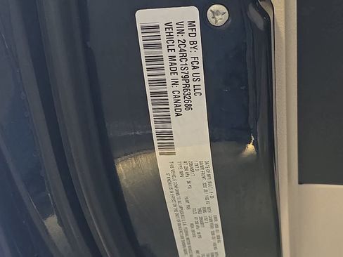 Used 2023 Chrysler Pacifica Limited FWD image 26