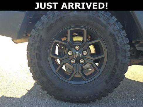 Used 2017 Jeep Wrangler Unlimited Sport w/ Connectivity Group AWD/4WD image 5