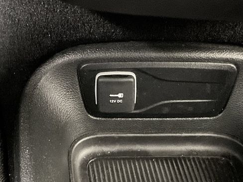 Used 2025 Chrysler Pacifica Select FWD image 24