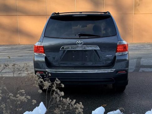 Used 2012 Toyota Highlander SE w/ Tow Pkg image 5