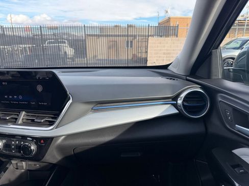 Used 2025 Chevrolet Trax LT image 33