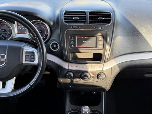 Used 2019 Dodge Journey SE w/ Connectivity Group FWD image 14