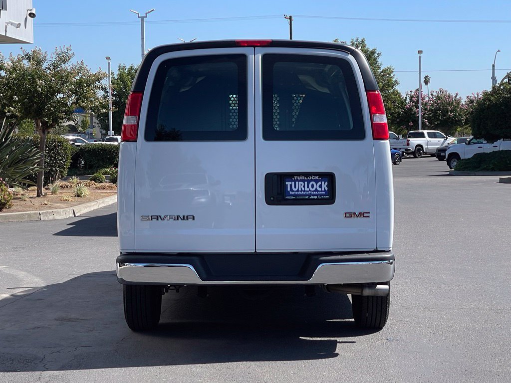 Used 2025 GMC Savana 2500 w/ Driver Convenience Package RWD image 3