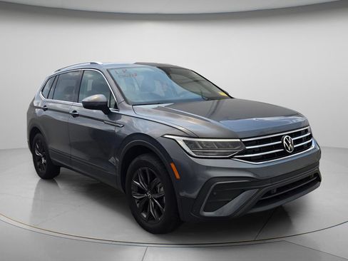 Used 2023 Volkswagen Tiguan SE FWD image 4