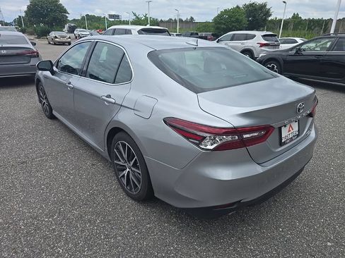 Used 2022 Toyota Camry XLE w/ Navigation Upgrade Package FWD image 7
