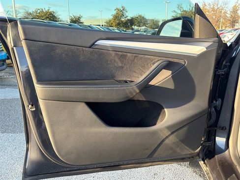 Used 2024 Tesla Model Y Long Range image 19