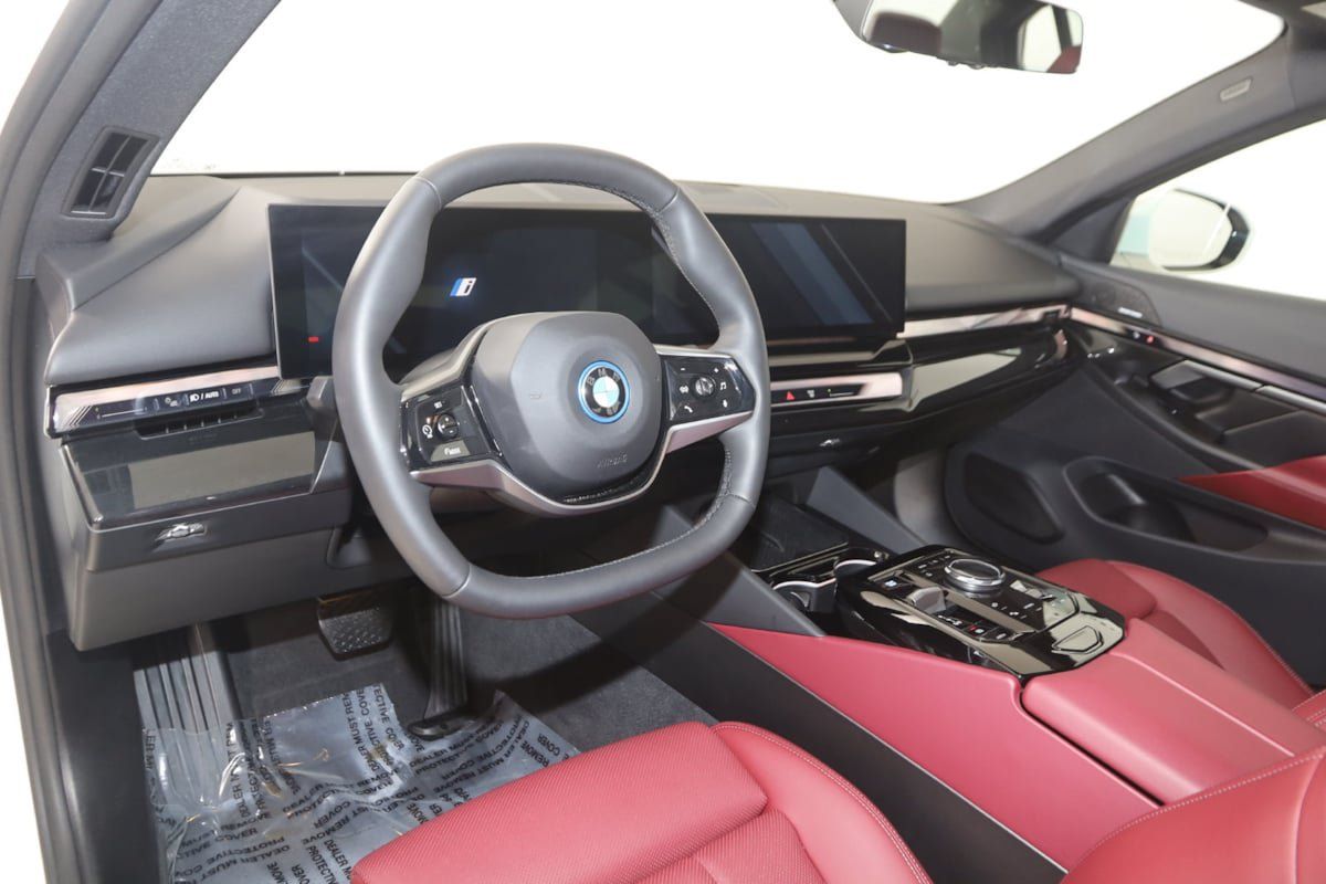 Used 2024 BMW i5 eDrive40i w/ Convenience Package RWD image 25