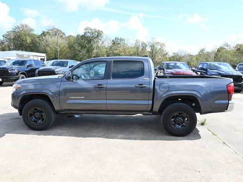 Used 2022 Toyota Tacoma SR image 2