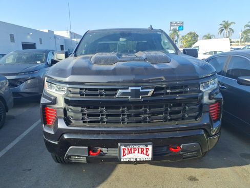 Used 2023 Chevrolet Silverado 1500 LT Trail Boss w/ LPO, Dark Essentials Package AWD/4WD image 2