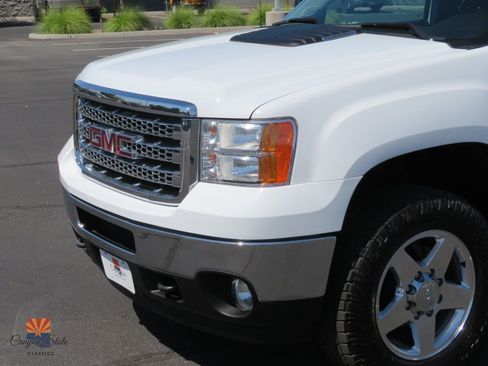 Used 2013 GMC Sierra 2500 SLT w/ SLT Convenience Package AWD/4WD image 35