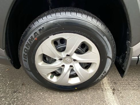 Used 2021 Toyota RAV4 LE image 18