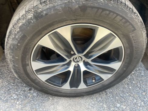 Used 2023 Toyota Highlander XLE AWD/4WD image 22