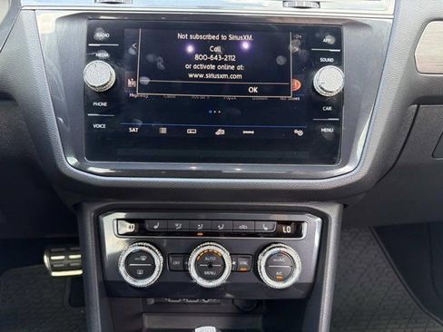 Used 2020 Volkswagen Tiguan SE R-Line FWD image 28