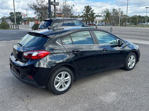 Used 2018 Chevrolet Cruze LT w/ Convenience Package image 4