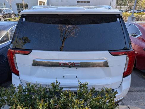 Used 2023 GMC Yukon XL Denali image 3
