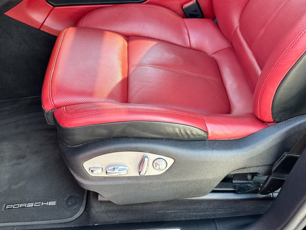 Used 2020 Porsche Macan Turbo AWD/4WD image 9