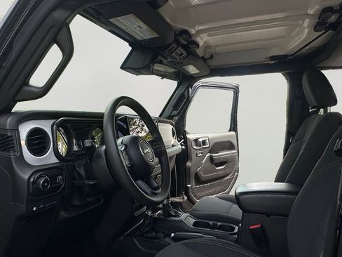 Used 2024 Jeep Wrangler Unlimited AWD/4WD image 9