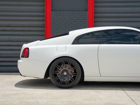 Used 2019 Rolls-Royce Wraith RWD image 15