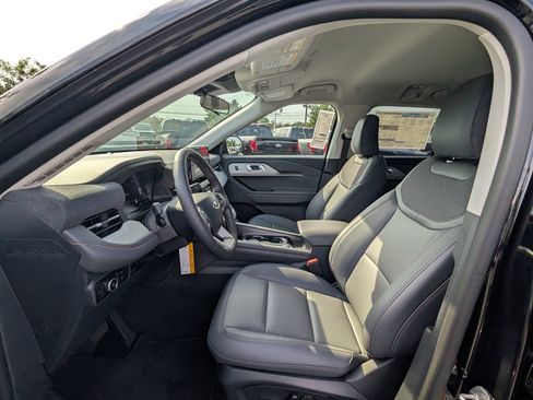 New 2025 Ford Explorer Active w/ Active Comfort Package image 13