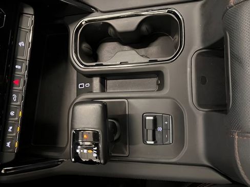 Used 2024 GMC Sierra 1500 AT4 w/ Technology Package image 32