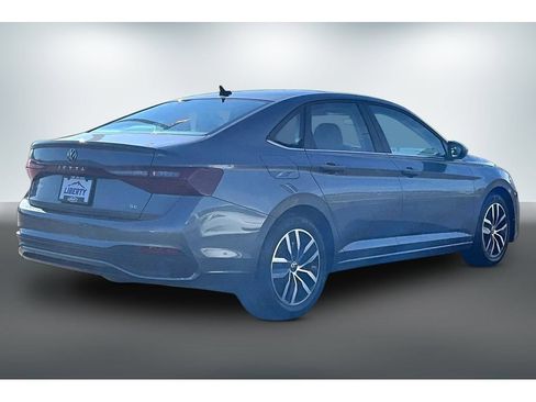 Used 2025 Volkswagen Jetta SE FWD image 6