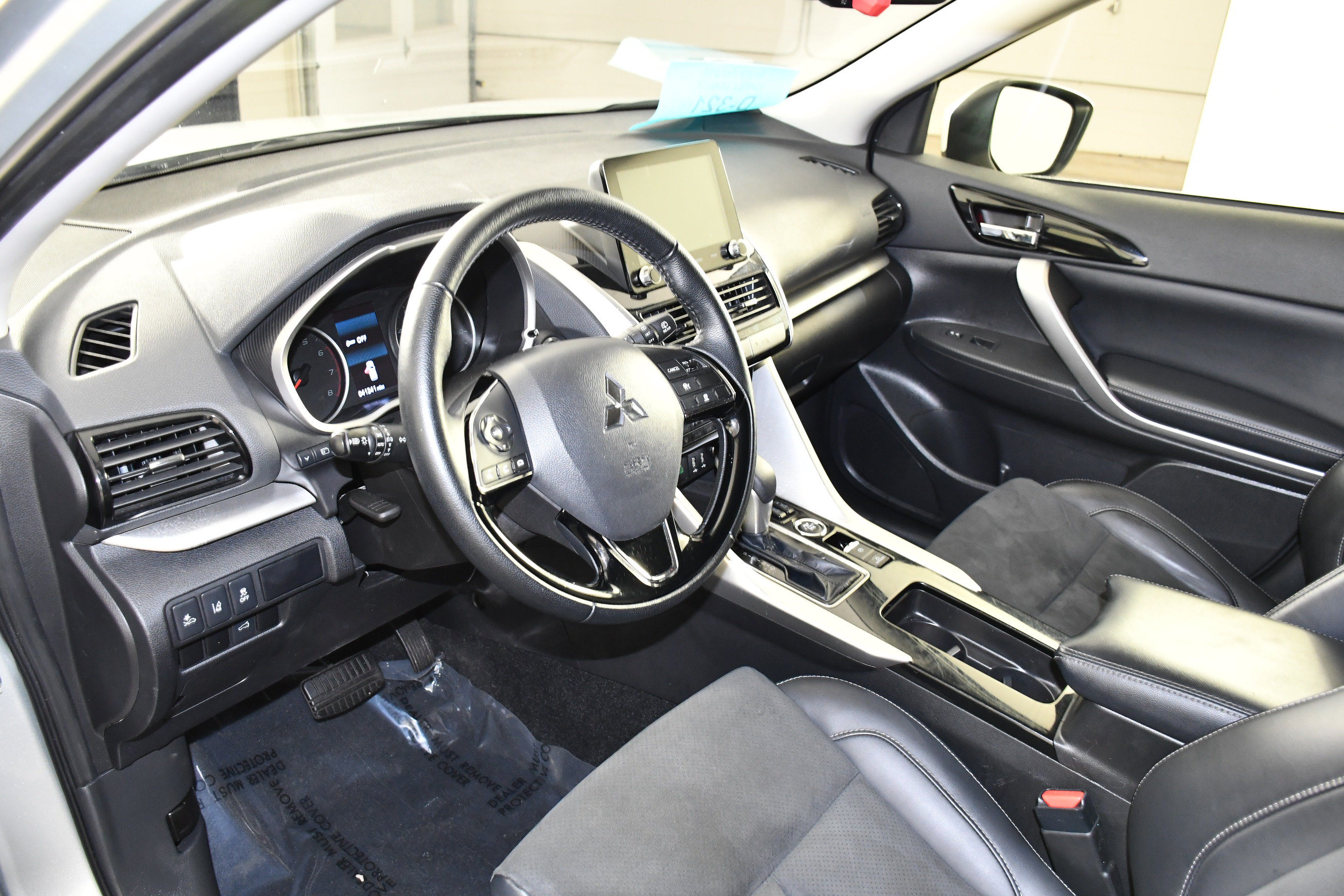 Used 2025 Mitsubishi Eclipse Cross SE AWD/4WD image 2