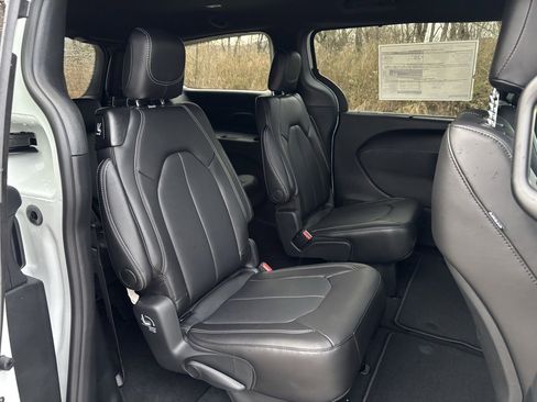 New 2026 Chrysler Pacifica Select image 29