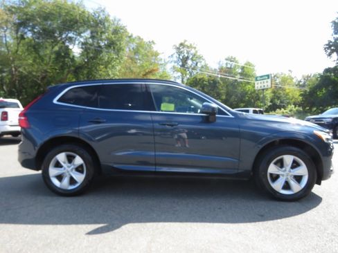 Used 2022 Volvo XC60 B5 Momentum image 5