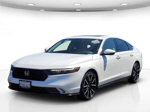 Used 2025 Honda Accord Touring image 12