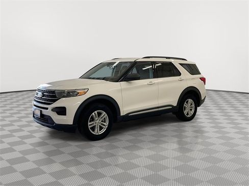 Used 2022 Ford Explorer XLT image 4