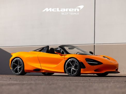 Used 2024 McLaren 750S Spider RWD image 12