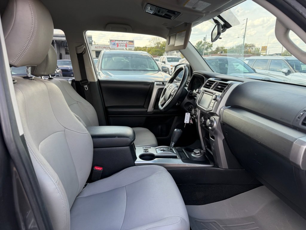 Used 2017 Toyota 4Runner SR5 AWD/4WD image 16