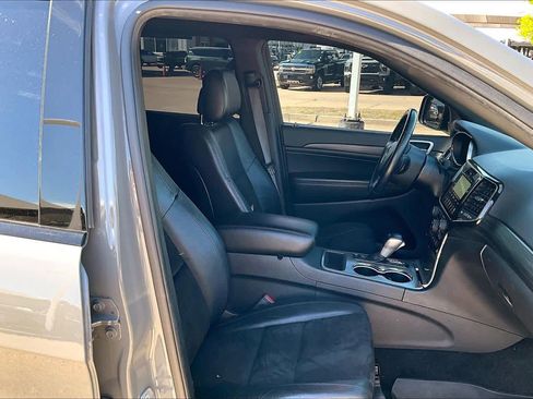Used 2022 Jeep Grand Cherokee Laredo X RWD image 8
