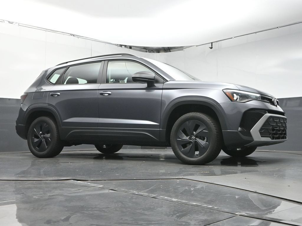 Used 2025 Volkswagen Taos SE FWD image 33